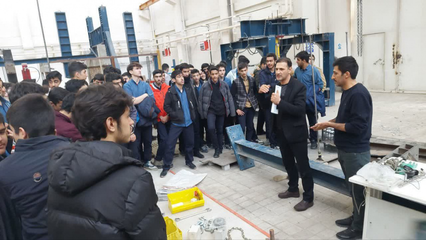 بازدید دانش آموزان دبیرستان معراج تبریز (پایه های دهم، یازدهم و دوازدهم) از مجموعه آزمایشگاه های دانشکده مهندسی عمران