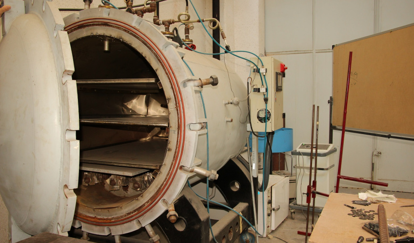 Autoclave (High Pressure and Temperature)