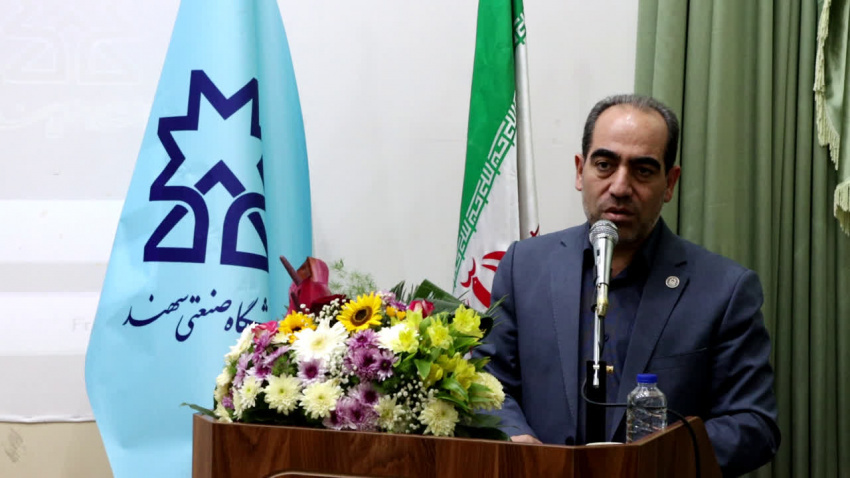 تجلیل از دانشجویان برتر دانشگاه صنعتی سهند