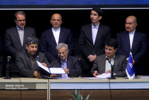 Signing of Development Contract for Soroush Oil Field by Sahand University of Technology