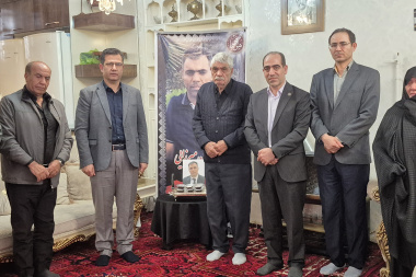 دیدار رییس دانشگاه صنعتی تبریز و هیات همراه با خانواده مرحوم دکتر میرزایی نصیرآباد در آخرین روز سال