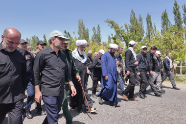 پای پیاده تا بهشت؛ راهپیمایی پرشور جاماندگان اربعین اسکو و سهند در دانشگاه صنعتی تبریز