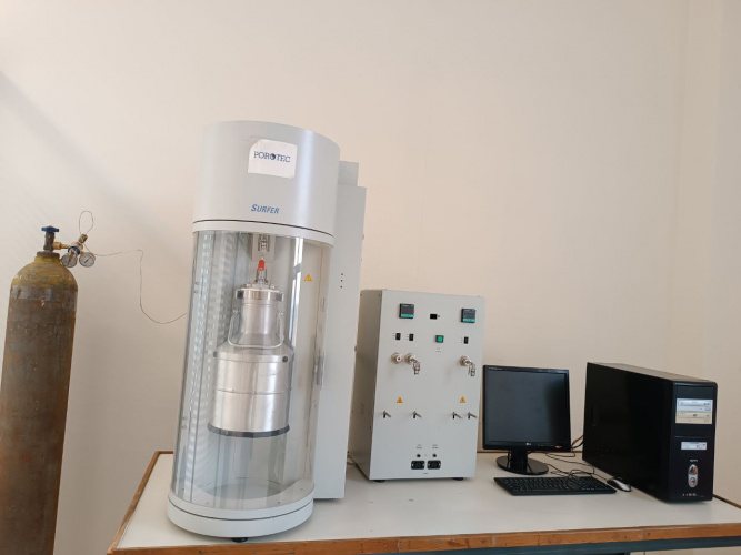 امکان بهره‌مندی از دستگاه آنالیز BET در دانشگاه صنعتی سهند