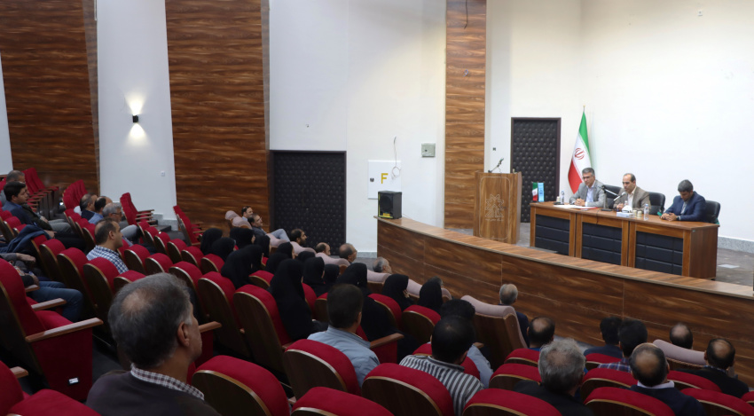 نشست صمیمی رئیس دانشگاه با کارکنان دانشگاه صنعتی سهند