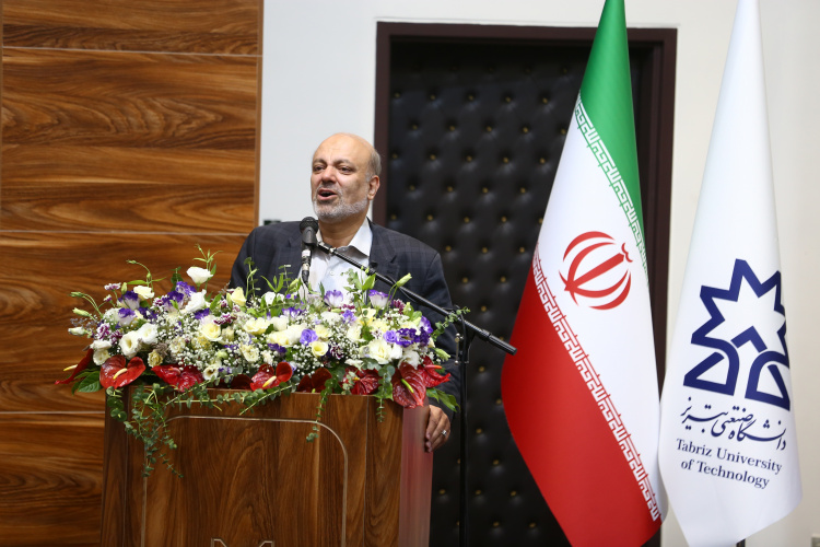 تأکید رییس کمیسیون آموزش و تحقیقات  مجلس بر حرکت دانش‌آموختگان به‌سوی شرکت‌های دانش‌بنیان